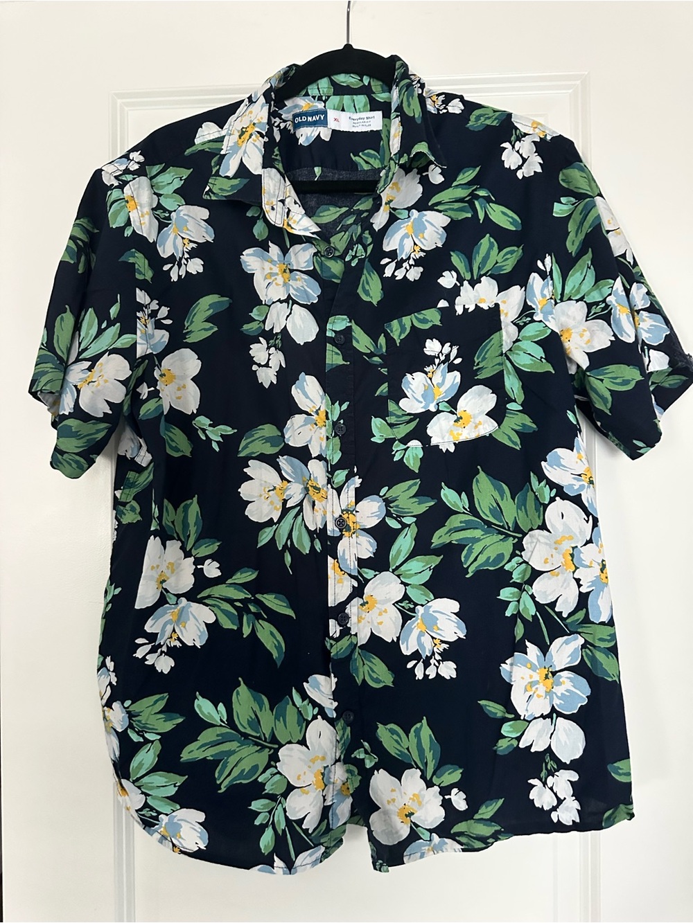 Old Navy Black Floral Short-Sleeve Button-Up Shirt